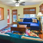 Venice Beach Garden Retreat - Yard, Cabana, Parking, 50 Feet To Beach